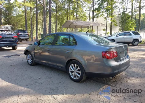 2010 Volkswagen Jetta Limited Edition z USA, uszkodzony, nr VIN 3VWRZ7AJ6AM127375